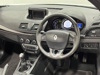 USED 2013 13 RENAULT MEGANE 1.6 DYNAMIQUE TOMTOM ENERGY DCI S/S 2d 130 BHP Striking Pearl Artic White, High Gloss Black Alloy Wheels, Part Leather Interior