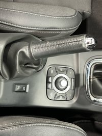 USED 2013 13 RENAULT MEGANE 1.6 DYNAMIQUE TOMTOM ENERGY DCI S/S 2d 130 BHP Striking Pearl Artic White, High Gloss Black Alloy Wheels, Part Leather Interior