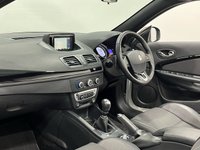 USED 2013 13 RENAULT MEGANE 1.6 DYNAMIQUE TOMTOM ENERGY DCI S/S 2d 130 BHP Striking Pearl Artic White, High Gloss Black Alloy Wheels, Part Leather Interior