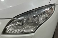 USED 2013 13 RENAULT MEGANE 1.6 DYNAMIQUE TOMTOM ENERGY DCI S/S 2d 130 BHP Striking Pearl Artic White, High Gloss Black Alloy Wheels, Part Leather Interior