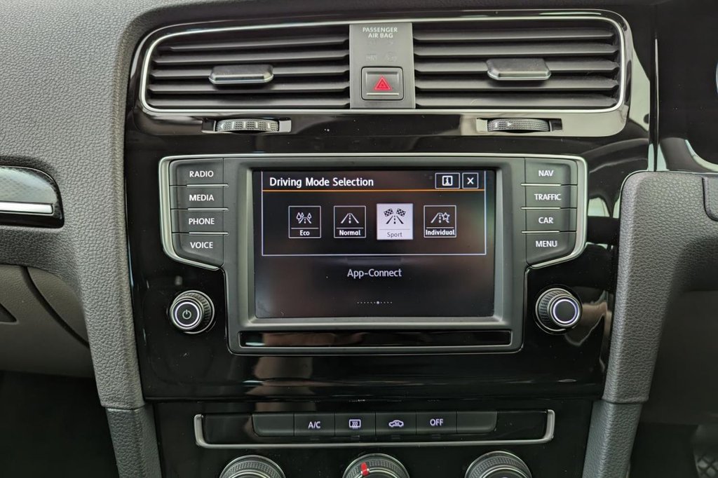 USED 2015 65 VOLKSWAGEN GOLF 1.6 GT TDI BLUEMOTION TECHNOLOGY 5d  