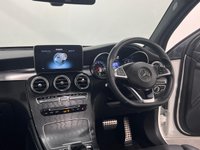USED 2017 17 MERCEDES-BENZ GLC-CLASS 2.1 GLC 250 D 4MATIC AMG LINE PREMIUM PLUS 5d 201 BHP Striking High Gloss Polar White, Full Black Leather, Panoramic Electric Glass Slide Roof, 20" AMG Alloy Wheels
