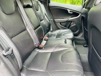 USED 2015 15 VOLVO V40 1.6 D2 SE LUX NAV 5d 113 BHP 