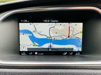 USED 2015 15 VOLVO V40 1.6 D2 SE LUX NAV 5d 113 BHP 