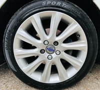 USED 2015 15 VOLVO V40 1.6 D2 SE LUX NAV 5d 113 BHP 