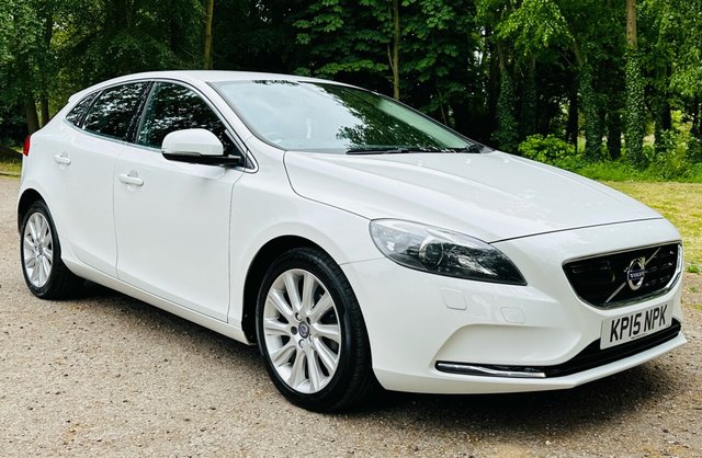 2015 15 Volvo V40 1.6 D2 SE LUX NAV 5d 113 BHP