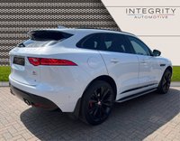 USED 2016 16 JAGUAR F-PACE 3.0 V6 S AWD 5d 296 BHP &pound;4500 IN FACTOYR OPTIONS - PANORAMIC SUNROOF - 22" ALLOY WHEELS - BLACK PACK