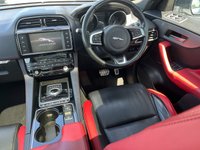 USED 2016 16 JAGUAR F-PACE 3.0 V6 S AWD 5d 296 BHP &pound;4500 IN FACTOYR OPTIONS - PANORAMIC SUNROOF - 22" ALLOY WHEELS - BLACK PACK