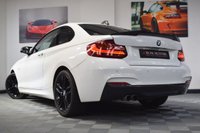 USED 2017 17 BMW 2 SERIES 2.0 220I M SPORT 2d 181 BHP SUNROOF / H&K / GENUINE CARBON