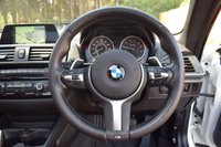 USED 2017 17 BMW 2 SERIES 2.0 220I M SPORT 2d 181 BHP SUNROOF / H&K / GENUINE CARBON