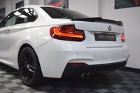 USED 2017 17 BMW 2 SERIES 2.0 220I M SPORT 2d 181 BHP SUNROOF / H&K / GENUINE CARBON