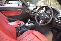 USED 2017 17 BMW 2 SERIES 2.0 220I M SPORT 2d 181 BHP SUNROOF / H&K / GENUINE CARBON