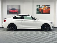 USED 2017 17 BMW 2 SERIES 2.0 220I M SPORT 2d 181 BHP SUNROOF / H&K / GENUINE CARBON