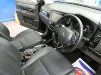 USED 2019 69 MITSUBISHI OUTLANDER 2.0 EXCEED 5d 148 BHP 7 SEATS SAT NAV LEATHER CAMERA 1 OWNER MITSUBISHI WARRANTY TILL SEPT 2024