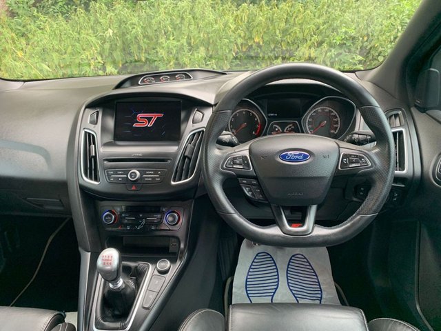 View our FORD FOCUS