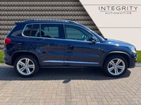 USED 2015 15 VOLKSWAGEN TIGUAN 2.0 R LINE TDI BLUEMOTION TECHNOLOGY 4MOTION 5d 175 BHP SAT NAV - BLUETOOTH HANDSFREE - USB INPUT - FRONT AND REAR PARK ASSIST