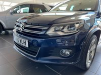 USED 2015 15 VOLKSWAGEN TIGUAN 2.0 R LINE TDI BLUEMOTION TECHNOLOGY 4MOTION 5d 175 BHP SAT NAV - BLUETOOTH HANDSFREE - USB INPUT - FRONT AND REAR PARK ASSIST