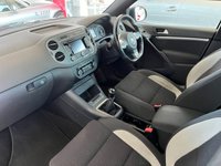 USED 2015 15 VOLKSWAGEN TIGUAN 2.0 R LINE TDI BLUEMOTION TECHNOLOGY 4MOTION 5d 175 BHP SAT NAV - BLUETOOTH HANDSFREE - USB INPUT - FRONT AND REAR PARK ASSIST