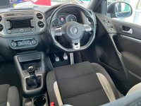 USED 2015 15 VOLKSWAGEN TIGUAN 2.0 R LINE TDI BLUEMOTION TECHNOLOGY 4MOTION 5d 175 BHP SAT NAV - BLUETOOTH HANDSFREE - USB INPUT - FRONT AND REAR PARK ASSIST