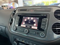 USED 2015 15 VOLKSWAGEN TIGUAN 2.0 R LINE TDI BLUEMOTION TECHNOLOGY 4MOTION 5d 175 BHP SAT NAV - BLUETOOTH HANDSFREE - USB INPUT - FRONT AND REAR PARK ASSIST