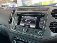 USED 2015 15 VOLKSWAGEN TIGUAN 2.0 R LINE TDI BLUEMOTION TECHNOLOGY 4MOTION 5d 175 BHP SAT NAV - BLUETOOTH HANDSFREE - USB INPUT - FRONT AND REAR PARK ASSIST