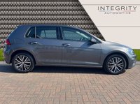 USED 2017 17 VOLKSWAGEN GOLF 1.6 SE NAVIGATION TDI BLUEMOTION TECHNOLOGY DSG 5d 114 BHP 1 FORMER OWNER