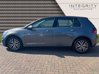 USED 2017 17 VOLKSWAGEN GOLF 1.6 SE NAVIGATION TDI BLUEMOTION TECHNOLOGY DSG 5d 114 BHP 1 FORMER OWNER