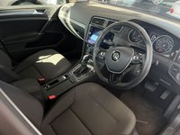 USED 2017 17 VOLKSWAGEN GOLF 1.6 SE NAVIGATION TDI BLUEMOTION TECHNOLOGY DSG 5d 114 BHP 1 FORMER OWNER