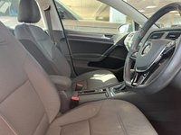 USED 2017 17 VOLKSWAGEN GOLF 1.6 SE NAVIGATION TDI BLUEMOTION TECHNOLOGY DSG 5d 114 BHP 1 FORMER OWNER
