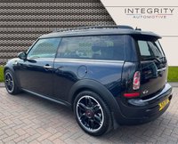 USED 2011 61 MINI CLUBMAN 2.0 COOPER D HAMPTON 5d 110 BHP NAVIGATION - BLUETOOTH HANDSFREE - PANORAMIC SUNROOF - REAR PARK ASSIST - HEATED FRONT SEATS