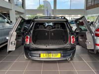 USED 2011 61 MINI CLUBMAN 2.0 COOPER D HAMPTON 5d 110 BHP NAVIGATION - BLUETOOTH HANDSFREE - PANORAMIC SUNROOF - REAR PARK ASSIST - HEATED FRONT SEATS