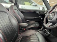 USED 2011 61 MINI CLUBMAN 2.0 COOPER D HAMPTON 5d 110 BHP NAVIGATION - BLUETOOTH HANDSFREE - PANORAMIC SUNROOF - REAR PARK ASSIST - HEATED FRONT SEATS