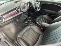 USED 2011 61 MINI CLUBMAN 2.0 COOPER D HAMPTON 5d 110 BHP NAVIGATION - BLUETOOTH HANDSFREE - PANORAMIC SUNROOF - REAR PARK ASSIST - HEATED FRONT SEATS