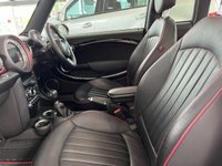USED 2011 61 MINI CLUBMAN 2.0 COOPER D HAMPTON 5d 110 BHP NAVIGATION - BLUETOOTH HANDSFREE - PANORAMIC SUNROOF - REAR PARK ASSIST - HEATED FRONT SEATS