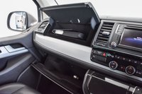 USED 2016 16 VOLKSWAGEN CARAVELLE 2.0 EXECUTIVE TDI BMT 5d 148 BHP Discover Nav, App Connect
