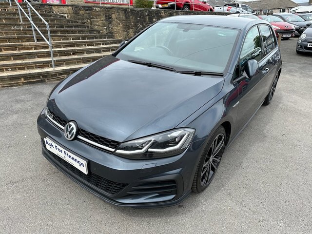 2018 VOLKSWAGEN, GOLF - Photo 2