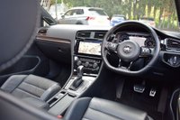 USED 2017 67 VOLKSWAGEN GOLF 2.0 R TSI DSG 5d 306 BHP PANROOF / DCC / PERFORMANCE PK