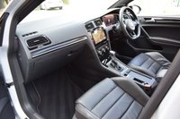 USED 2017 67 VOLKSWAGEN GOLF 2.0 R TSI DSG 5d 306 BHP PANROOF / DCC / PERFORMANCE PK
