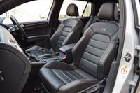 USED 2017 67 VOLKSWAGEN GOLF 2.0 R TSI DSG 5d 306 BHP PANROOF / DCC / PERFORMANCE PK