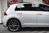 USED 2017 67 VOLKSWAGEN GOLF 2.0 R TSI DSG 5d 306 BHP PANROOF / DCC / PERFORMANCE PK