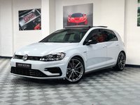 USED 2017 67 VOLKSWAGEN GOLF 2.0 R TSI DSG 5d 306 BHP PANROOF / DCC / PERFORMANCE PK