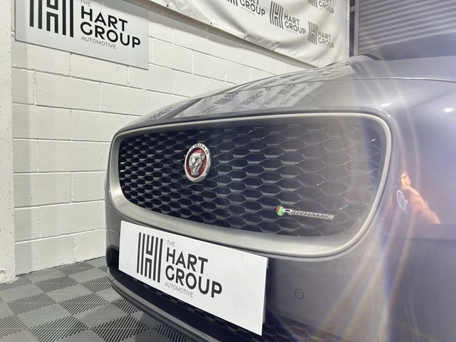 2019 JAGUAR E-PACE - Photo 3