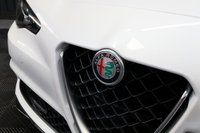 USED 2020 70 ALFA ROMEO GIULIA 2.9 V6 BITURBO QUADRIFOGLIO 4d 503 BHP QUADRIFOGLIO STEERING WHEEL, MEMORY HEATED SEATS, CARBON INTERIOR, HARMAN KARDON SOUND, MINERAL PEARL PAINT.
