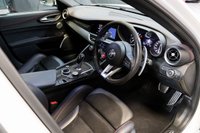 USED 2020 70 ALFA ROMEO GIULIA 2.9 V6 BITURBO QUADRIFOGLIO 4d 503 BHP QUADRIFOGLIO STEERING WHEEL, MEMORY HEATED SEATS, CARBON INTERIOR, HARMAN KARDON SOUND, MINERAL PEARL PAINT.