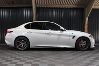 USED 2020 70 ALFA ROMEO GIULIA 2.9 V6 BITURBO QUADRIFOGLIO 4d 503 BHP QUADRIFOGLIO STEERING WHEEL, MEMORY HEATED SEATS, CARBON INTERIOR, HARMAN KARDON SOUND, MINERAL PEARL PAINT.