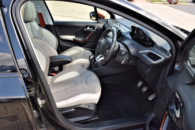 2014 PEUGEOT 208 - Photo 4