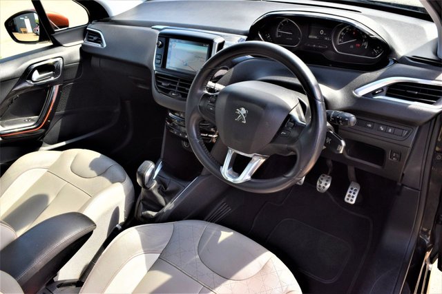 2014 PEUGEOT 208 - Photo 2