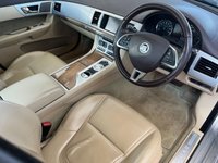 USED 2013 63 JAGUAR XF 2.2 D PREMIUM LUXURY 4d 200 BHP 9 x SERVCIE STAMPS INCLUDING CAMBELT DONE IN 2022 - NAVIGATION - BLUETOOTH - CLIMATE CONTROL - HEATED SEATS - HEATED WINDSCREEN - POWER MEMORY FRONT SEATS - 18" ALLOY WHEELS