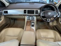 USED 2013 63 JAGUAR XF 2.2 D PREMIUM LUXURY 4d 200 BHP 9 x SERVCIE STAMPS INCLUDING CAMBELT DONE IN 2022 - NAVIGATION - BLUETOOTH - CLIMATE CONTROL - HEATED SEATS - HEATED WINDSCREEN - POWER MEMORY FRONT SEATS - 18" ALLOY WHEELS