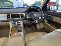 USED 2013 63 JAGUAR XF 2.2 D PREMIUM LUXURY 4d 200 BHP 9 x SERVCIE STAMPS INCLUDING CAMBELT DONE IN 2022 - NAVIGATION - BLUETOOTH - CLIMATE CONTROL - HEATED SEATS - HEATED WINDSCREEN - POWER MEMORY FRONT SEATS - 18" ALLOY WHEELS